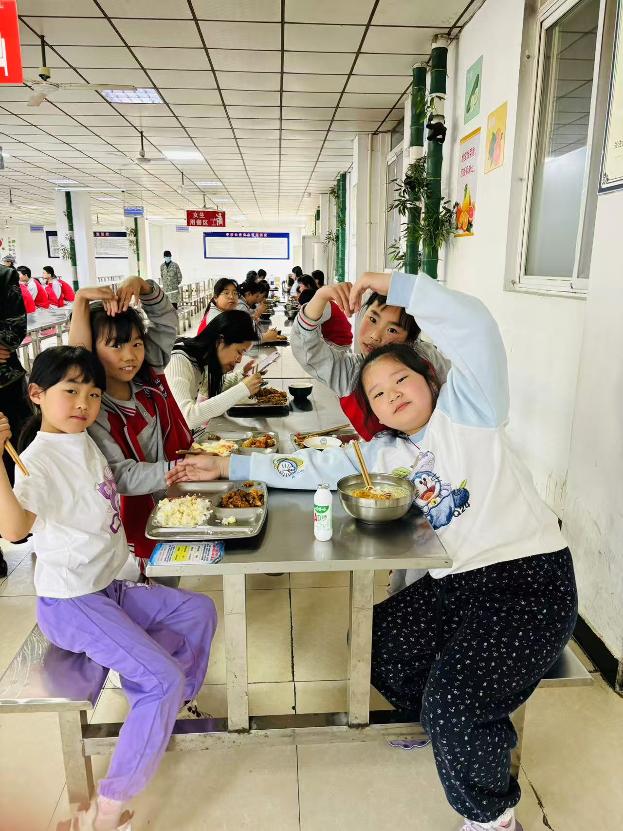 欢乐就餐1.jpg