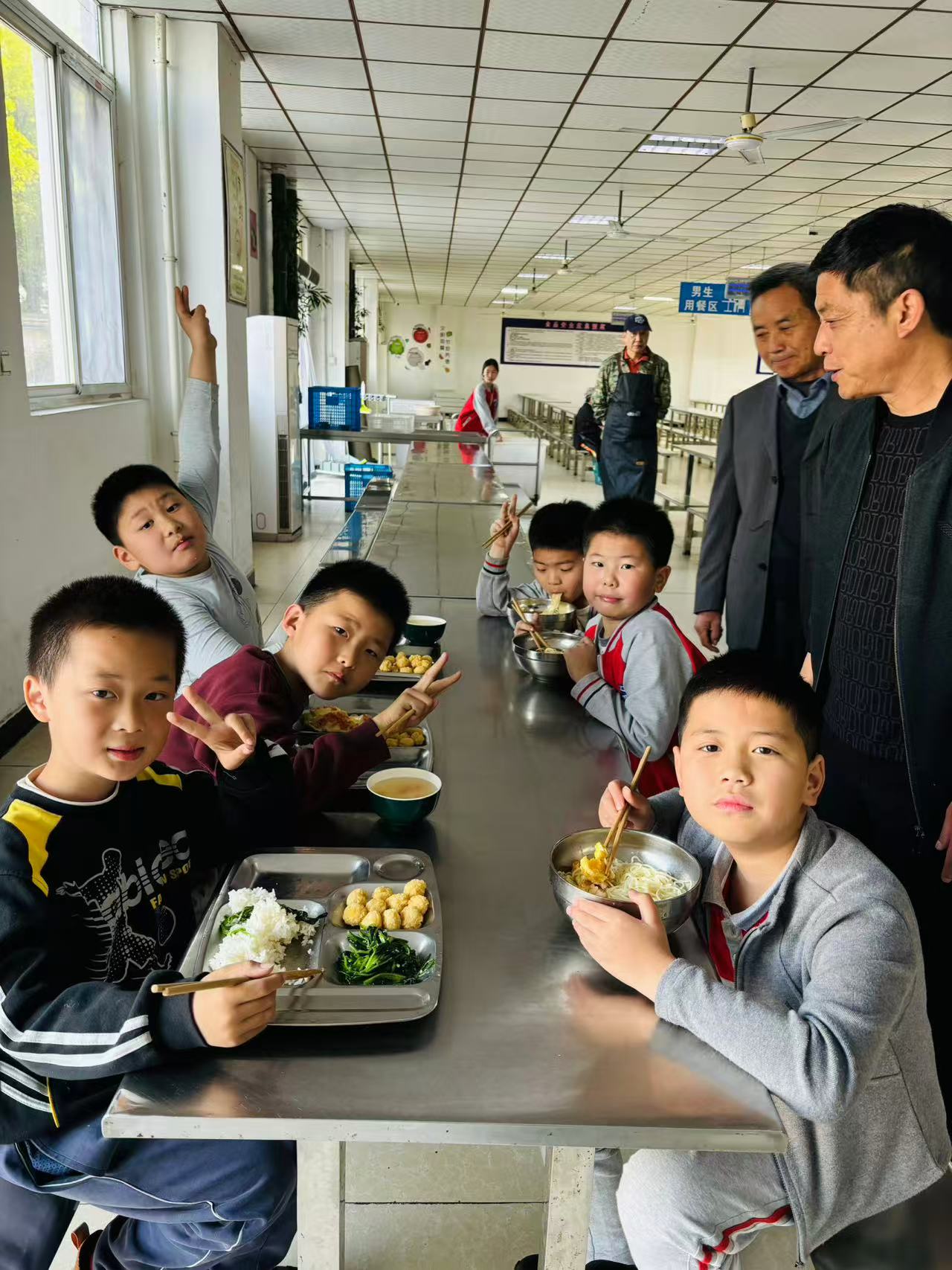 欢乐就餐2.jpg